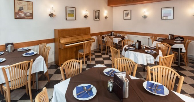 Rooms and breakfast
